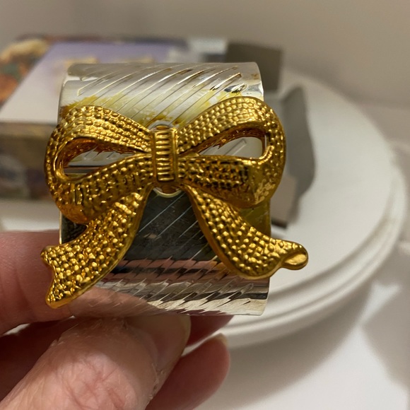 Vintage DAVCO 4 pc Napkin Ring (4"), Silverplated w Gold Ribbon, NWT